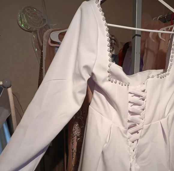 Elegant White Long Sleeve Dress - Picture 5 of 5